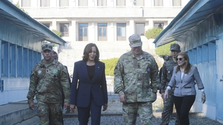 Harris réaffirme la volonté des Etats-Unis à défendre la Corée du Sud face aux menaces nord-coréennes