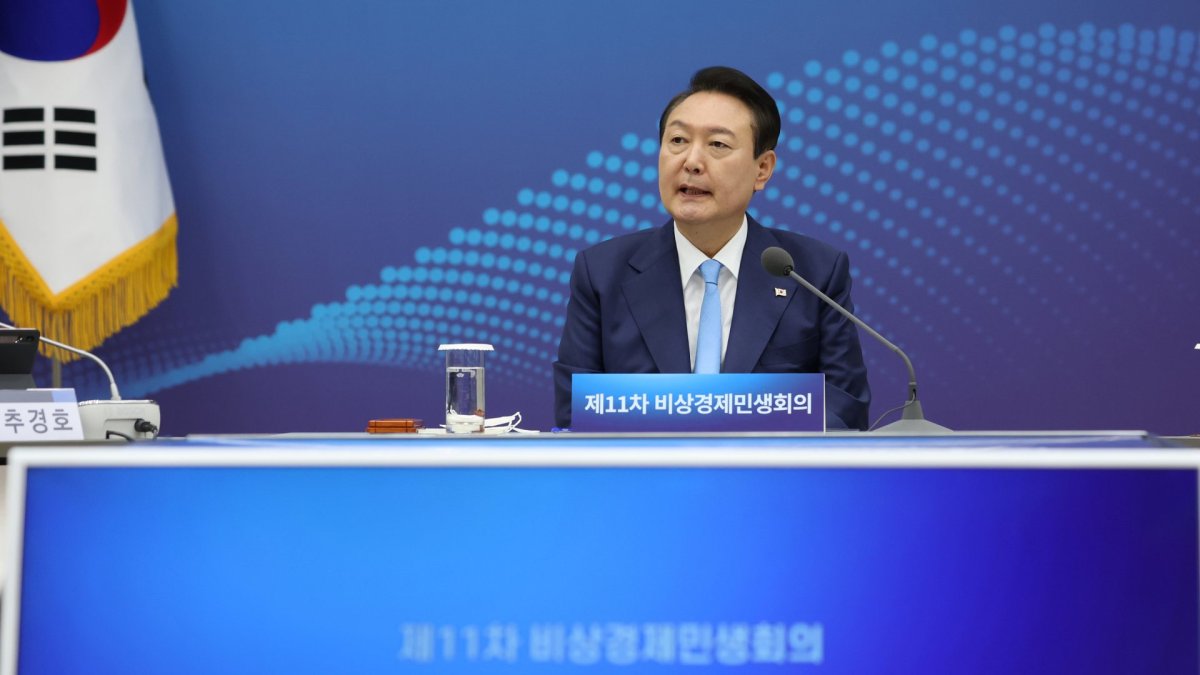 Yoon pide a todos los ministerios que se enfoquen en promover las industrias