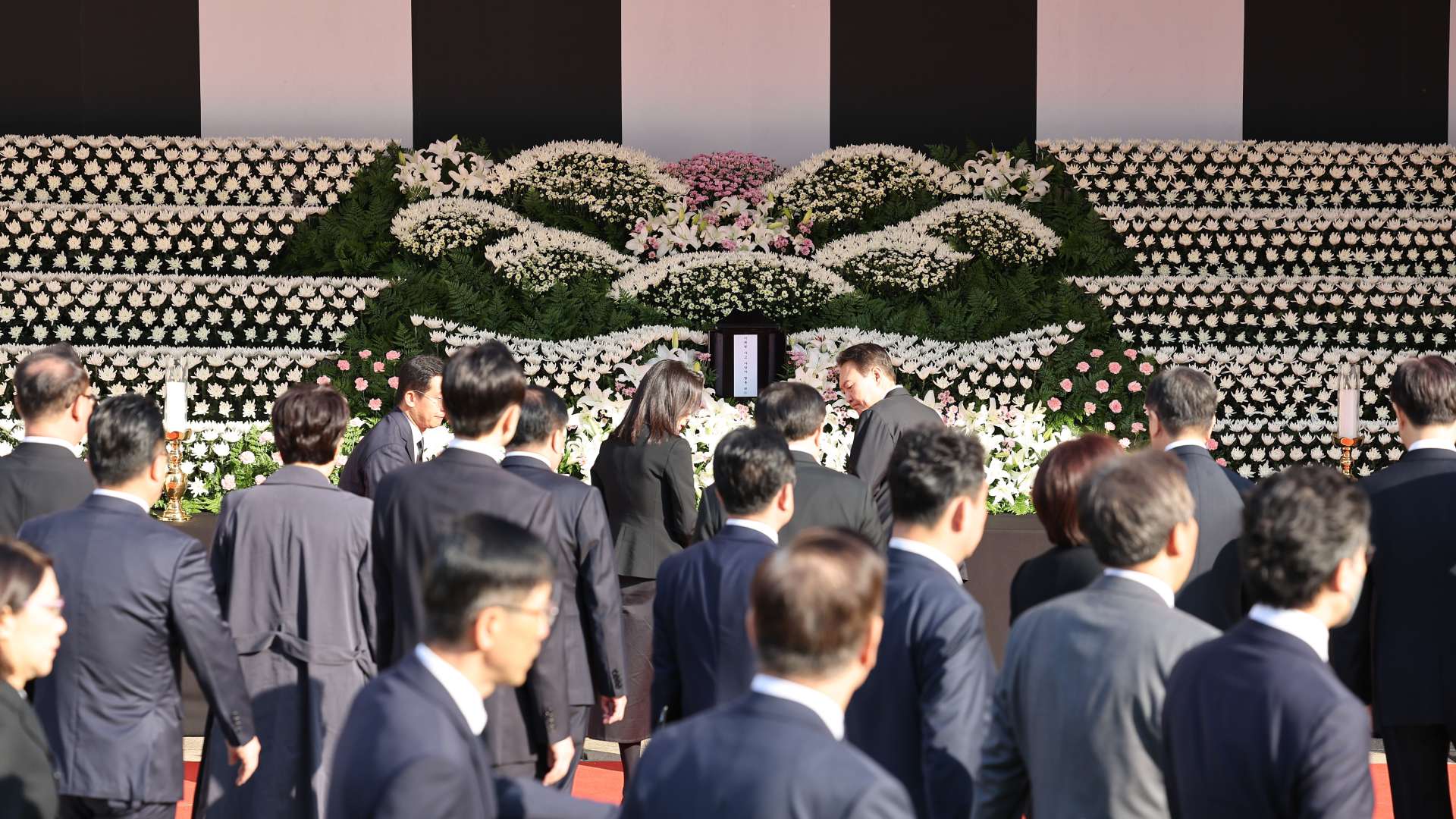 서울광장에 합동분향소 운영…윤석열 대통령도 조문 