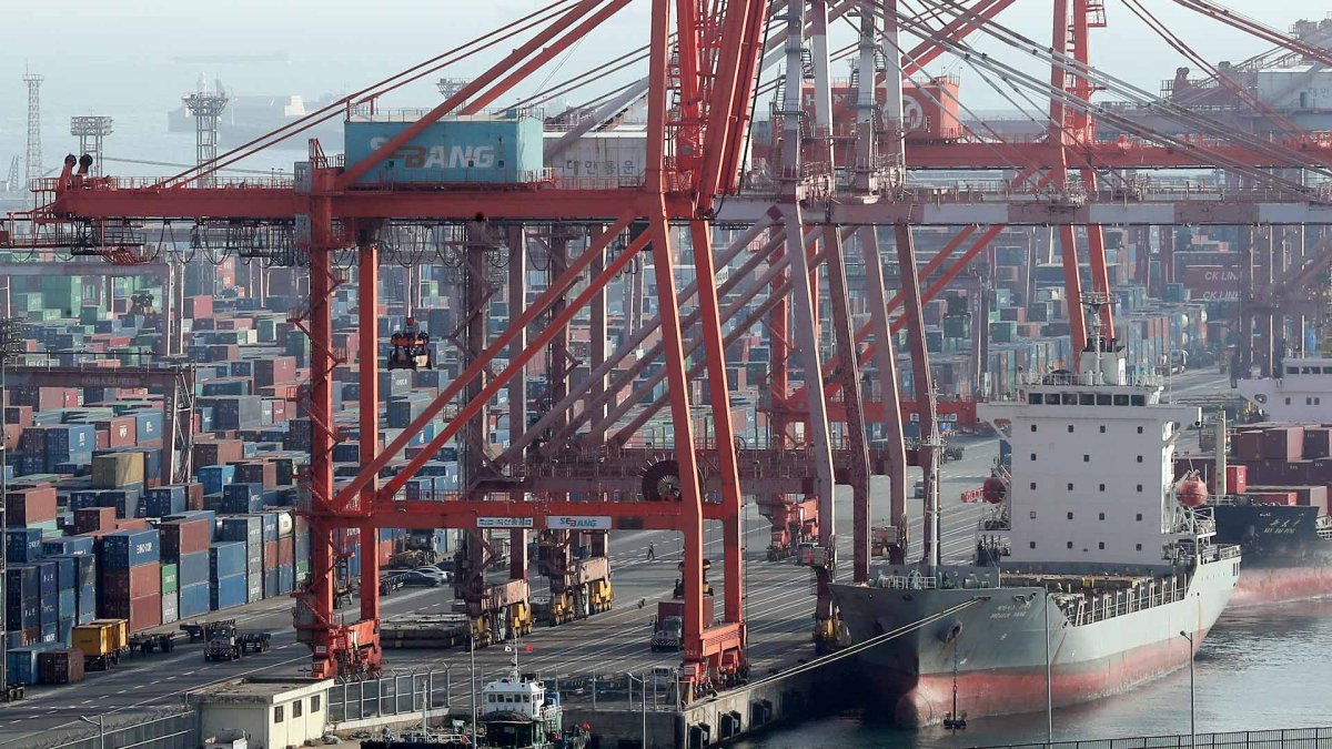 Las exportaciones surcoreanas disminuyen un 14 por ciento en noviembre
