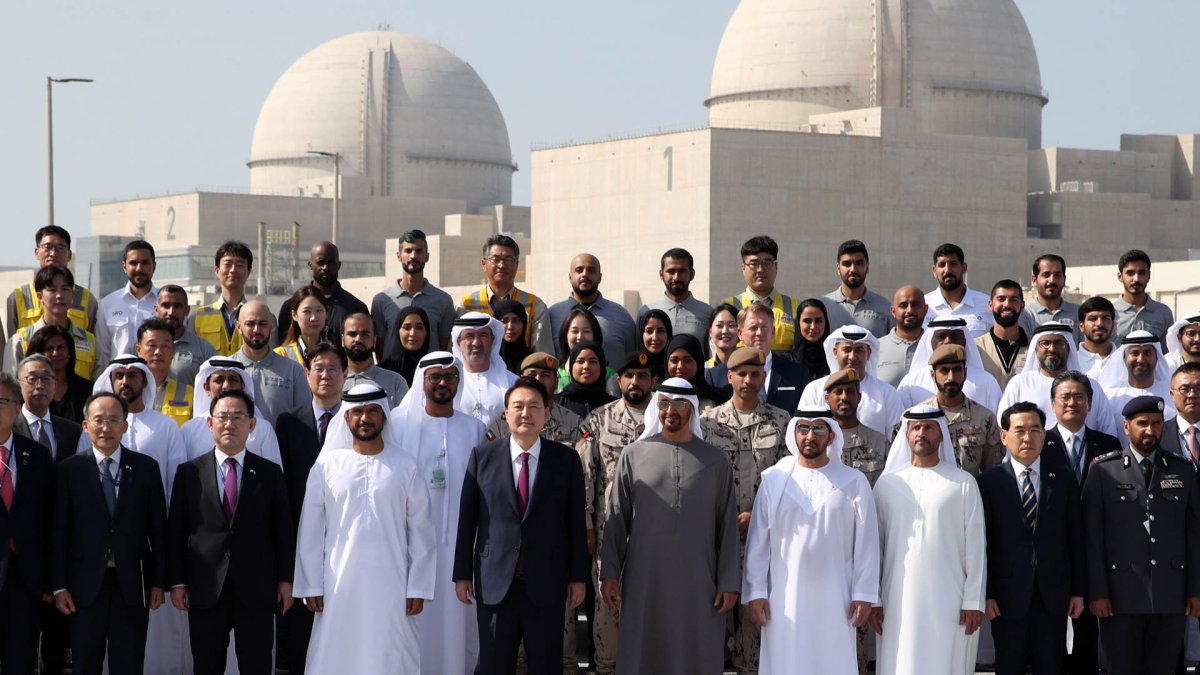 الرئيس «يون» يزور محطة براكة للطاقة النووية في الإمارات العربية المتحدة