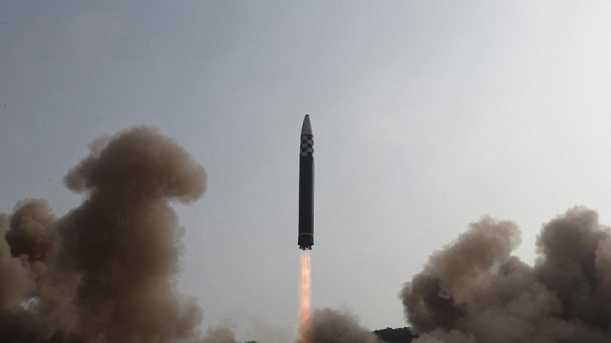 [속보] 군, "북한, 동해상으로 탄도미사일 발사"