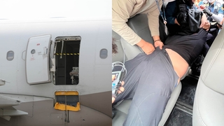 Un pasajero abre la puerta de un avión de la aerolínea Asiana justo antes de aterrizar en el aeropuerto de Daegu