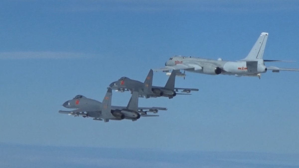 JCS: Cuatro aviones militares chinos y cuatro rusos entran a la KADIZ sin previo aviso