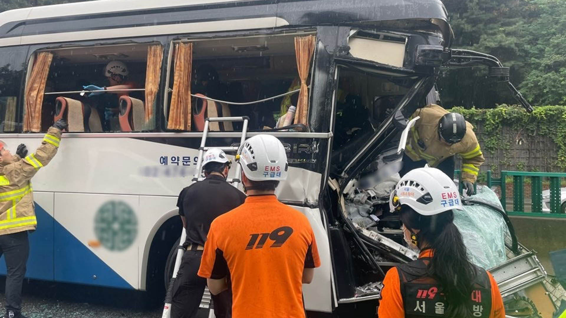 Accident on Gyeongbu Expressway: Collision Between Truck and School Bus