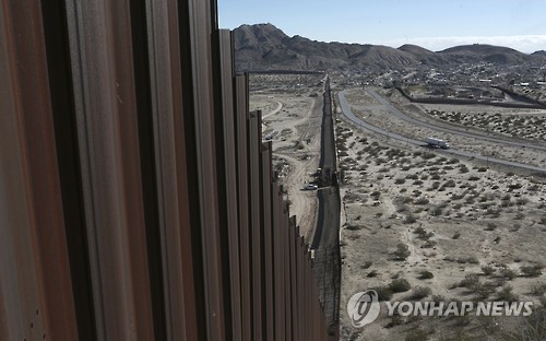미국과 멕시코 국경을 가르는 울타리[AP=연합뉴스]