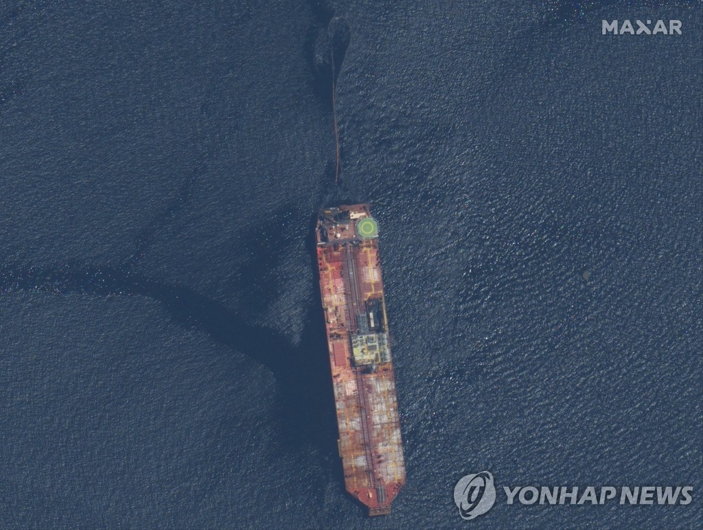 해상에 떠 있는 베네수엘라 유조선 나바리마