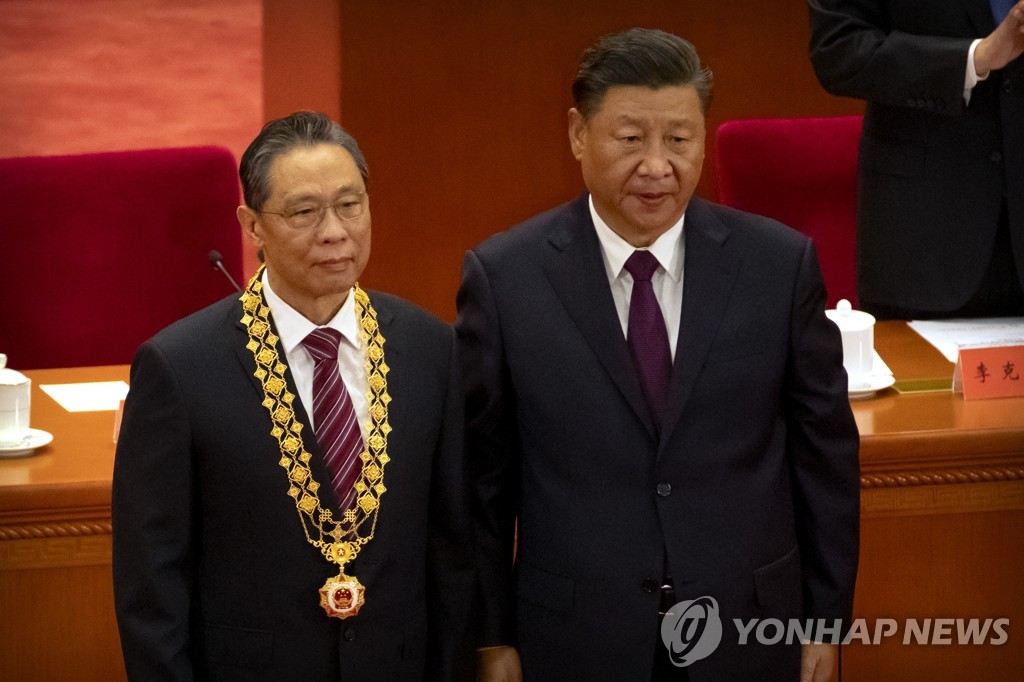 '코로나 유공자' 중난산에 새로 공화국 훈장 주는 시진핑 중국 국가 주석