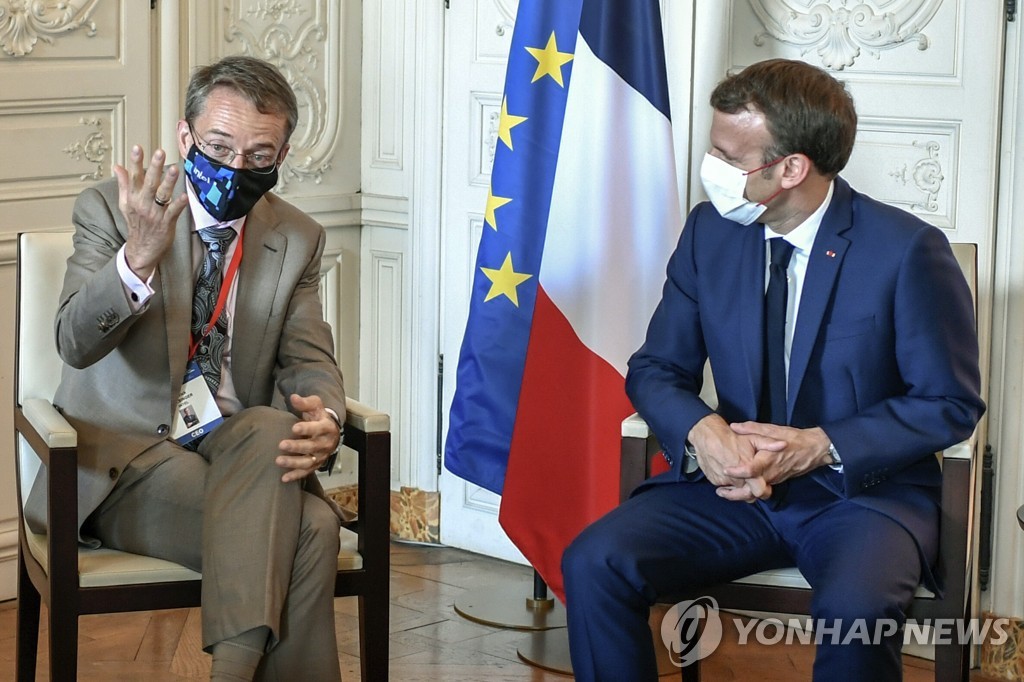 에마뉘엘 마크롱 프랑스 대통령과 지난 6월 만난 팻 겔싱어 인텔 CEO