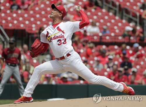 Cardinals sign top South Korean pitcher Kwang Hyun Kim