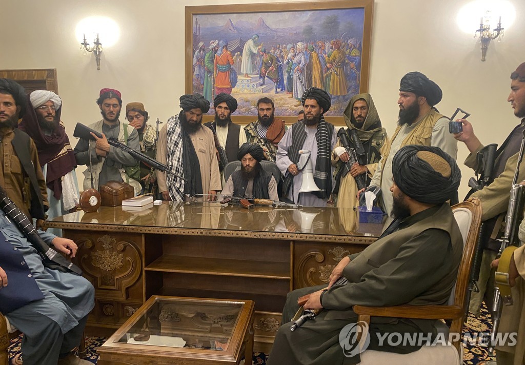 [AP=연합뉴스 자료사진] 카불에 진입한 탈레반