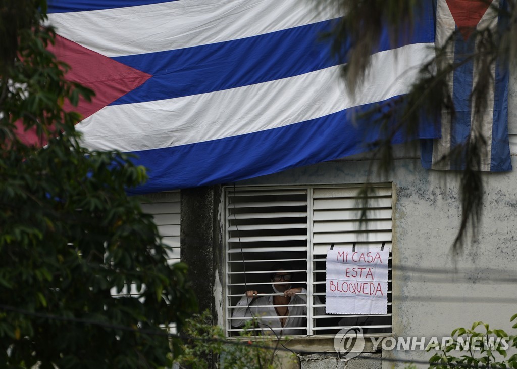 쿠바 반정부 시위 전날 집 안에 갇힌 시위 주동자