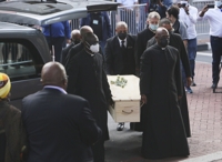 투투 대주교 시신 성조지 성당 안치…이틀간 국민에 작별인사