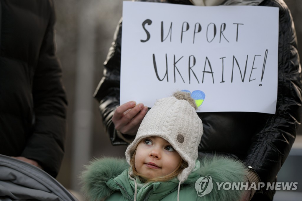 우크라이나 응원하는 루마니아 어린이