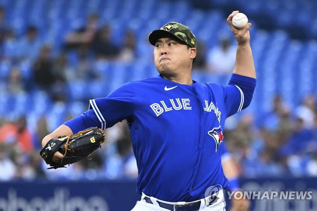 In this Canadian Press photo via Associated Press, Ryu Hyun-jin of the Toronto Blue Jays pitches against the Cincinnati Reds during the top of the first inning of a Major League Baseball regular season game at Rogers Centre in Toronto on May 20, 2022. (Yonhap)