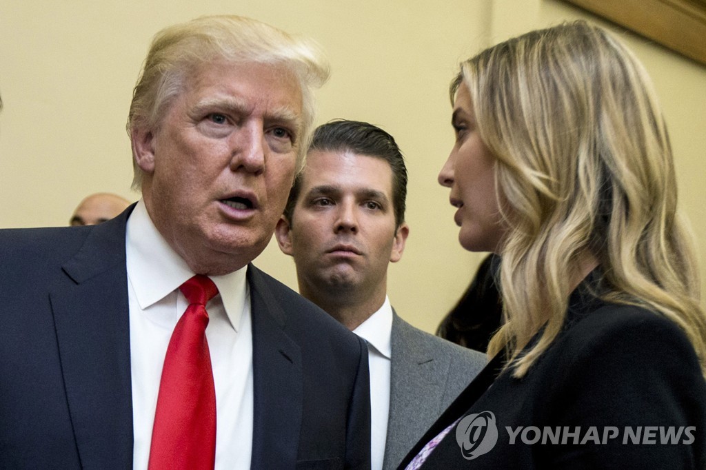 도널드 트럼프 전 대통령과 함께 한 장남 주니어와 장녀 이방카
