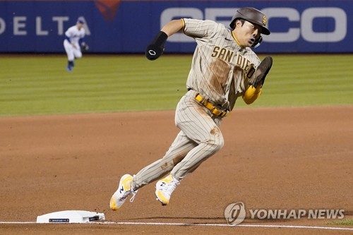 Padres' Kim Ha-seong scores 3 runs, advances to NLDS