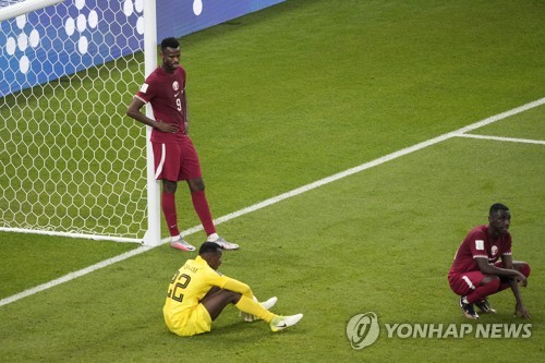 세네갈과의 2022 카타르 월드컵 A조 2차전에서 실점한 뒤 허탈해 하는 바르샴