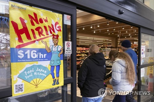 美 일자리, 31만개 늘어 또 전망치 상회…실업률은 소폭 상승(종합)
