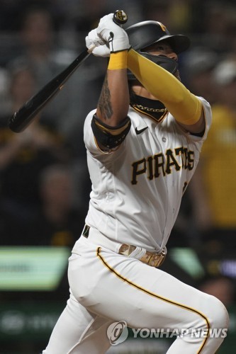 Pirates' Choi Ji-man says 'deeply hurt' to be dropped from WBC team