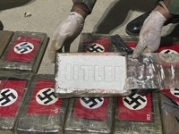 페루서 나치 문양 표식 마약 발견…"히틀러라는 글자도"
