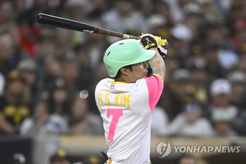 김하성, 아쉬운 '파울 홈런'…5경기 연속 안타 행진 중단(종합)