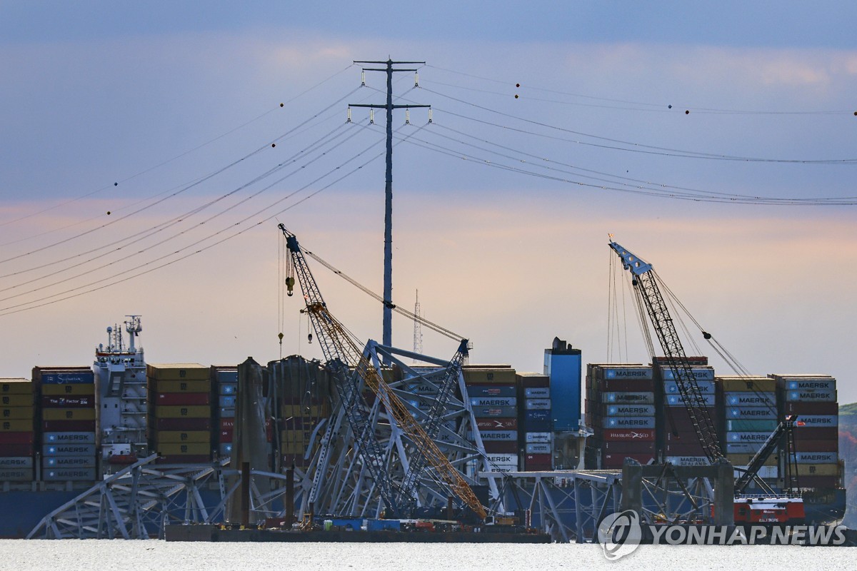 볼티모어항 교량 인양 작업 시작