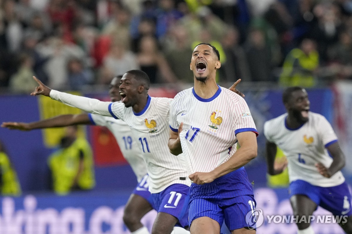 승부차기 승리에 기뻐하는 프랑스 선수들