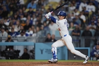 Dodgers' Kim Hye-seong enjoys career night in blowout