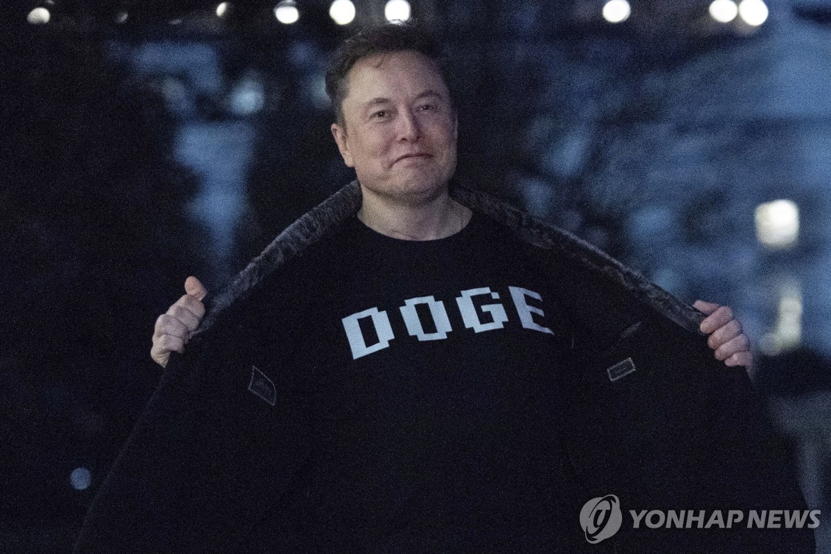 "스페이스X '머스크, 또 정부역할 맡을 수 있다' 투…