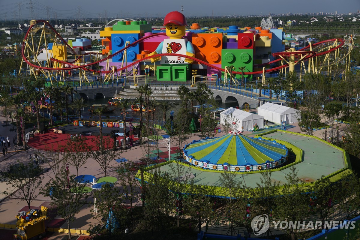'세계최대' 상하이 레고랜드 개장…"시장 포화, 흥행 …