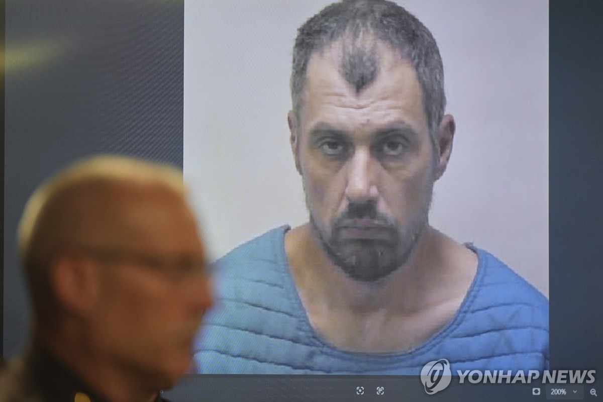 美 마트서 '묻지마' 흉기 난동, 11명 부상…시민이 …