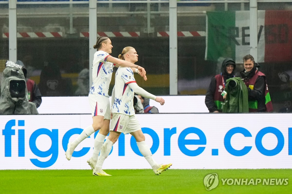 골세리머니를 펼치는 노르웨이 공격수 엘링 홀란