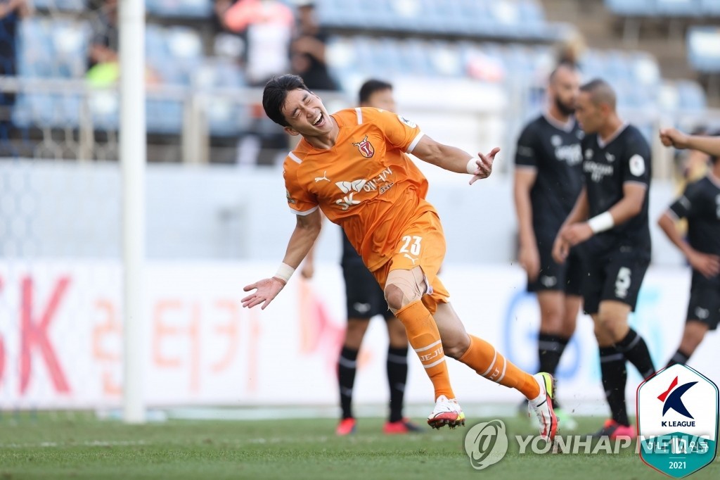 In this Oct. 3, 2021, file photo provided by the Korea Professional Football League, Kim Gyeong-jae of Jeju United celebrates his goal against Seongnam FC during the clubs' K League 1 match at Jeju World Cup Stadium in Seogwipo, Jeju Island. (PHOTO NOT FOR SALE) (Yonhap)