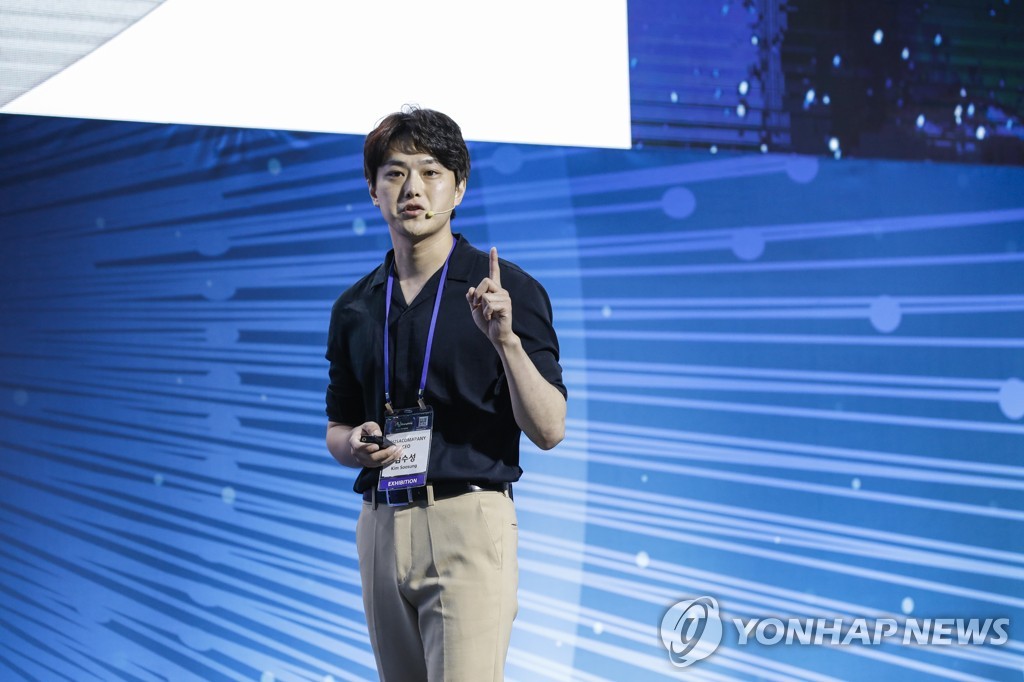 This photo provided by Uh2sa Co. shows its CEO Kim Soo-sung at a startup event held at Dongdaemun Design Plaza in central Seoul on Sept. 22, 2022. (PHOTO NOT FOR SALE) (Yonhap)