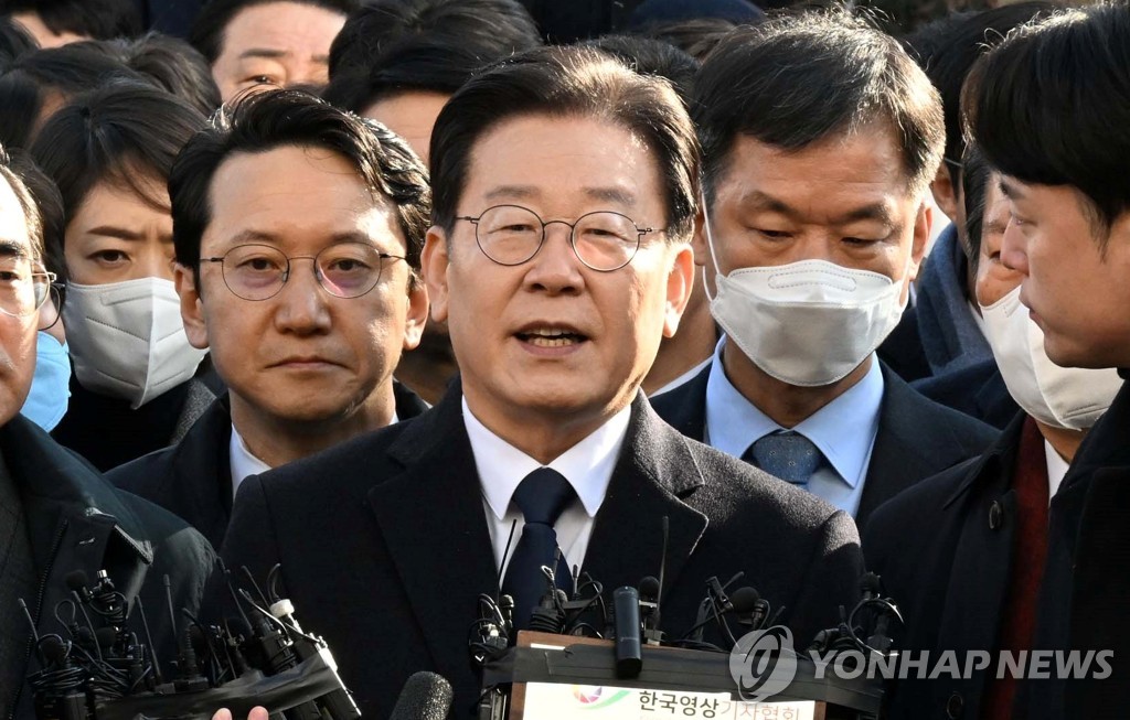 이재명 대표, '성남FC 후원금 의혹' 관련 검찰 출석