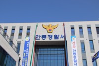 시험 기간에 학부모와 전직 기간제 교사가 학교 무단침입