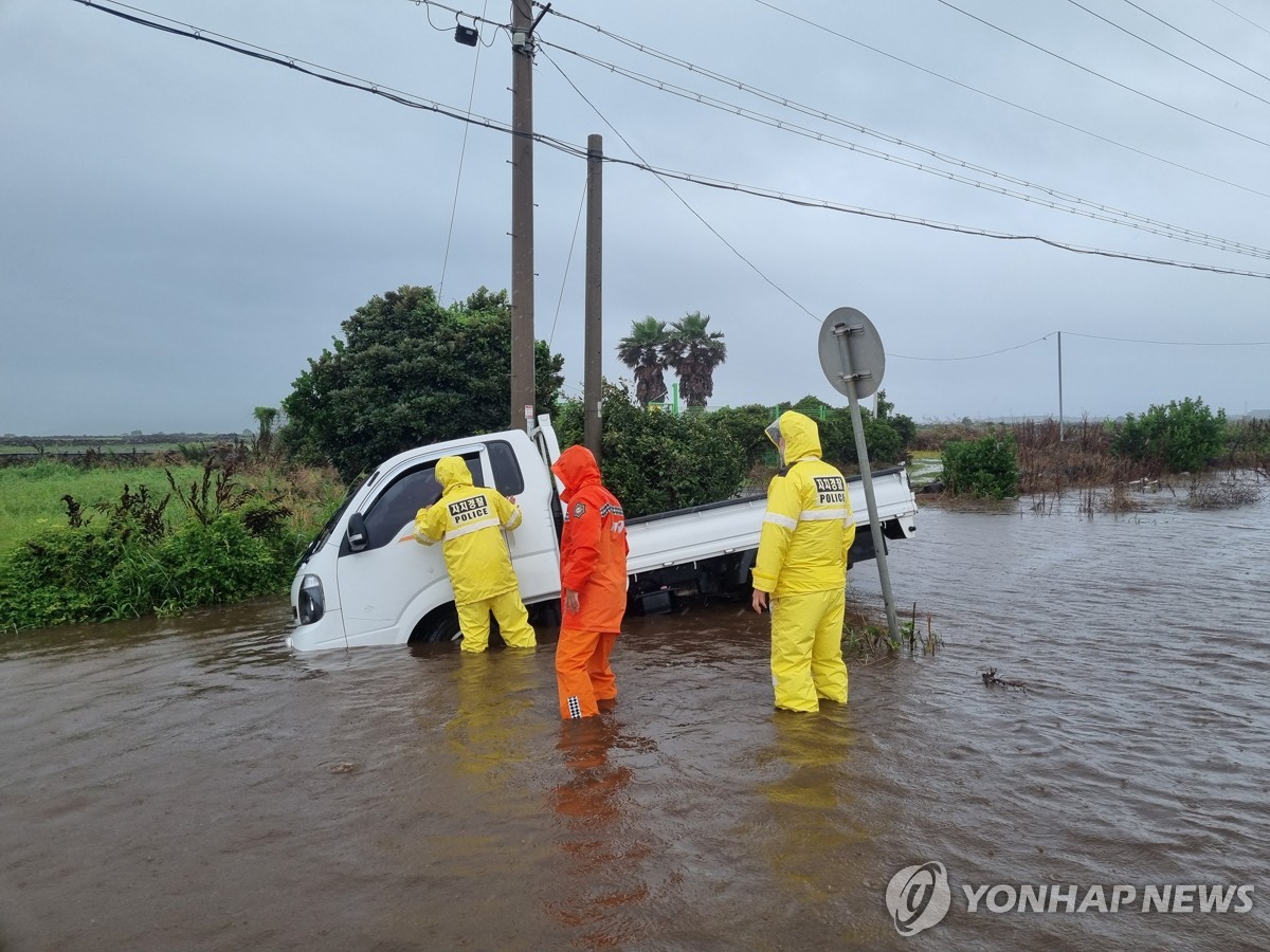 Heavy rainfall soaks Jeju; 30 flights to, from Jeju canceled | Yonhap ...