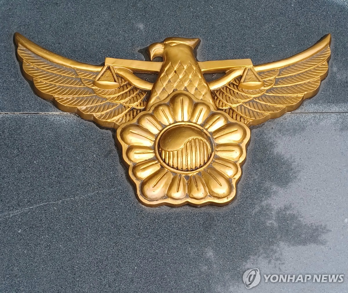 외신 사칭해 기자들 속인 