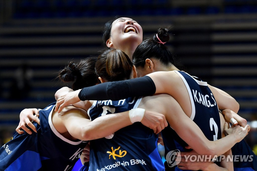 In this AFP photo, South Korean players celebrate their 82-79 victory over Britain in their women's Olympic basketball qualifying game at Aleksandar Nikolic Hall in Belgrade on Feb. 8, 2020. (Yonhap)