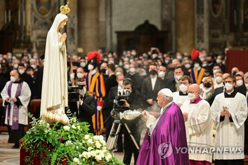 [우크라 침공] 교황, 바티칸서 평화 기도…"세계대전 교훈 잊었다" 질타