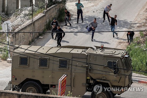 이스라엘, 총기난사 용의자 거주 팔레스타인 도시 봉쇄 논란