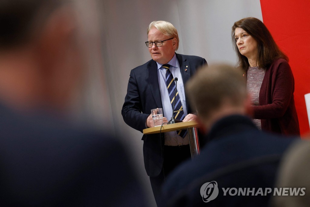 Swedish Defense Minister and Foreign Minister hold a press conference following the decision of the Swedish Social Democratic Party