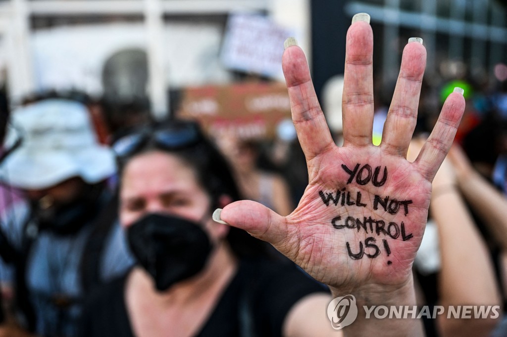 미국 대법원, '낙태합법화 판결' 공식폐기…시위·격론장으로 변한 美 대법원 앞 