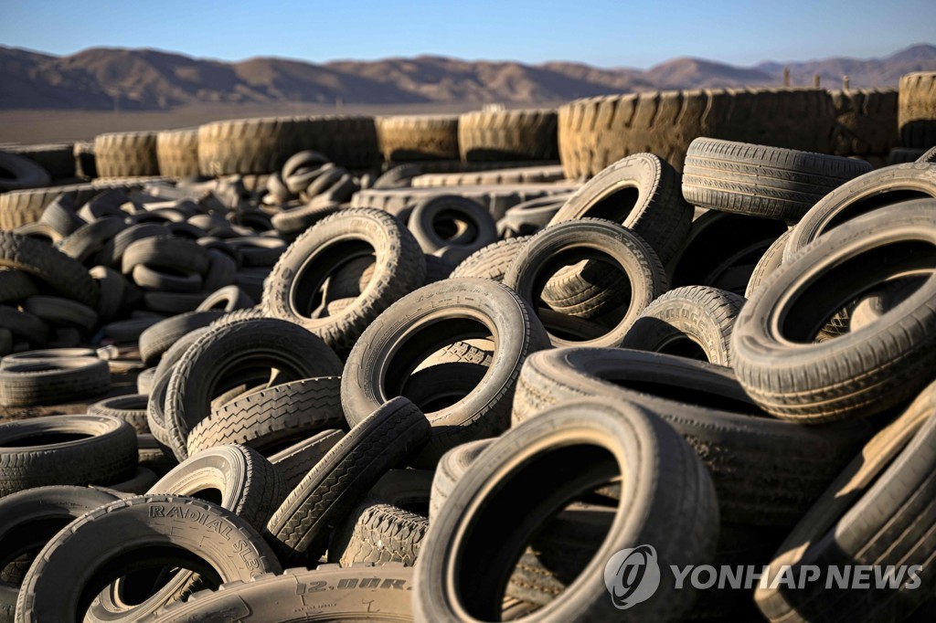CHILE-ENVIRONMENT-POLLUTION-DESERT-TYRES