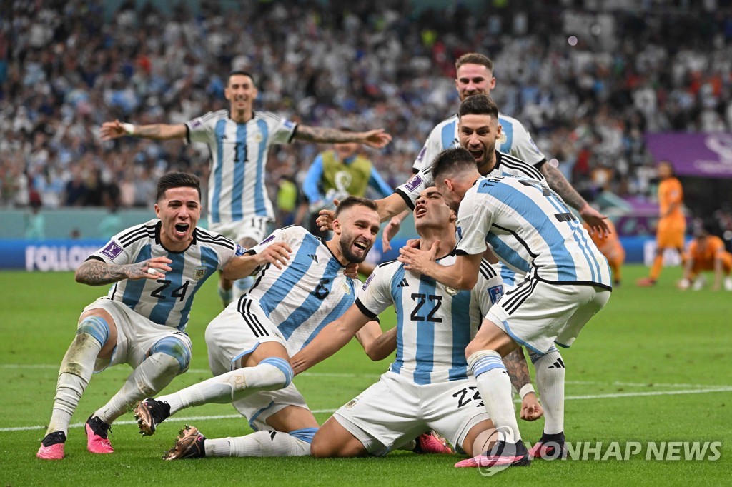 기뻐하는 아르헨티나 선수들