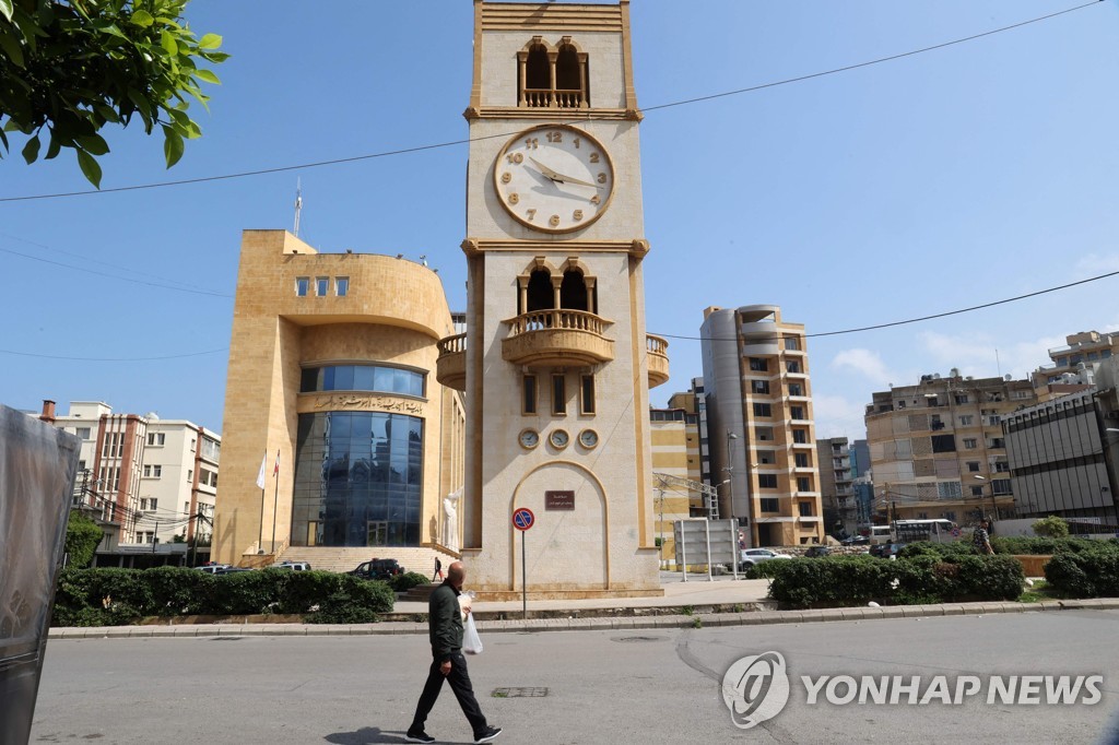 레바논 수도 베이루트 즈데이데의 시계탑.