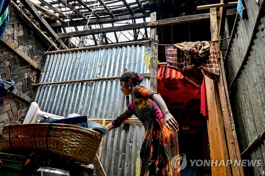 방글라데시 콕스바자르 난민촌 로힝야족 여성 
