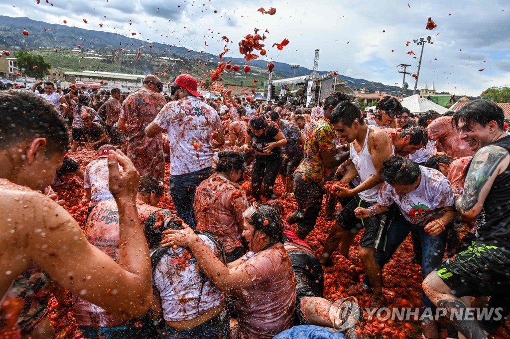 COLOMBIA-FESTIVAL-TOMATINA