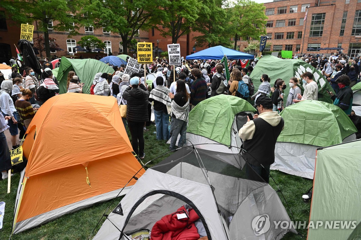 25일(현지시간) 미 조지워싱턴대에 들어선 친팔레스타인 시위 텐트